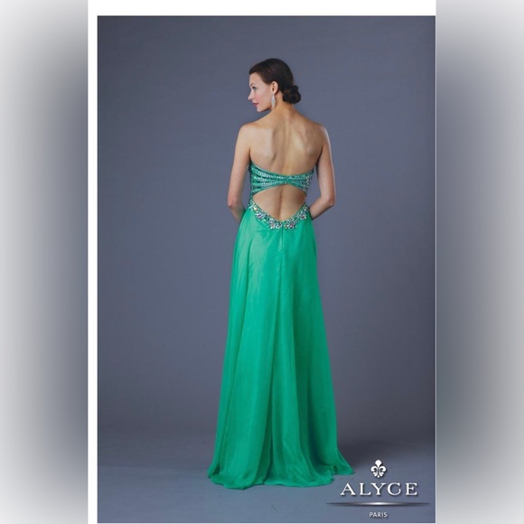Strapless Alyce Paris Homecoming Winter Formal Prom Dress - Picture 9 of 12